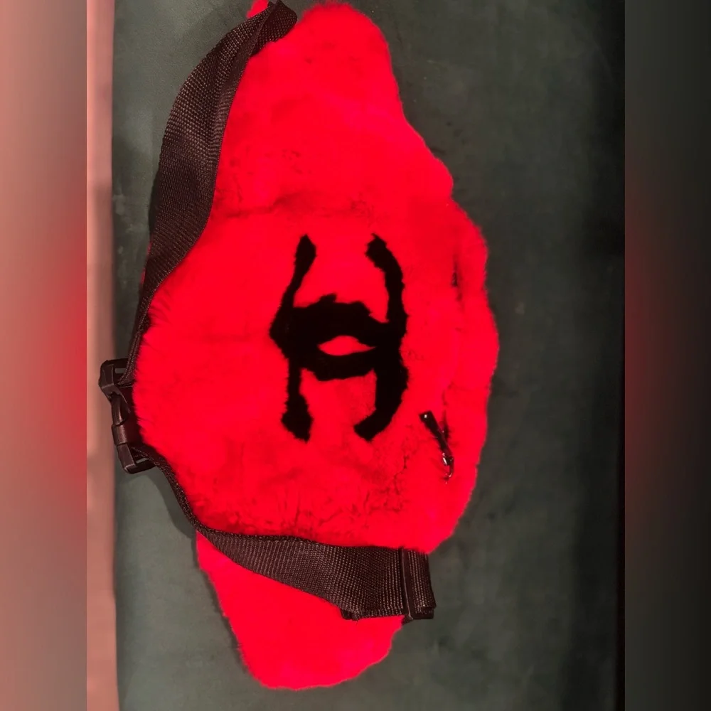 Chic Red Fur Waist Bag - Picture 2 of 5